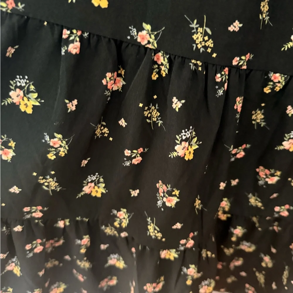 Forever 21 Black Floral Smocked Maxi Dress - Picture 3 of 4